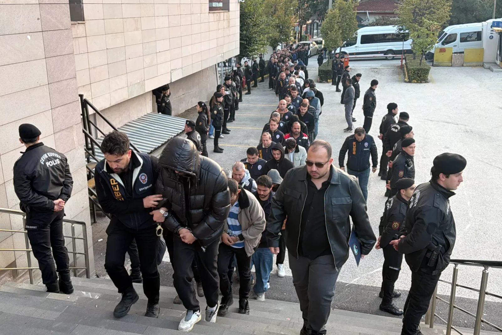 Bursa dahil 33 ilde dev yasa dışı bahis operasyonu! 78 kişi tutuklandı